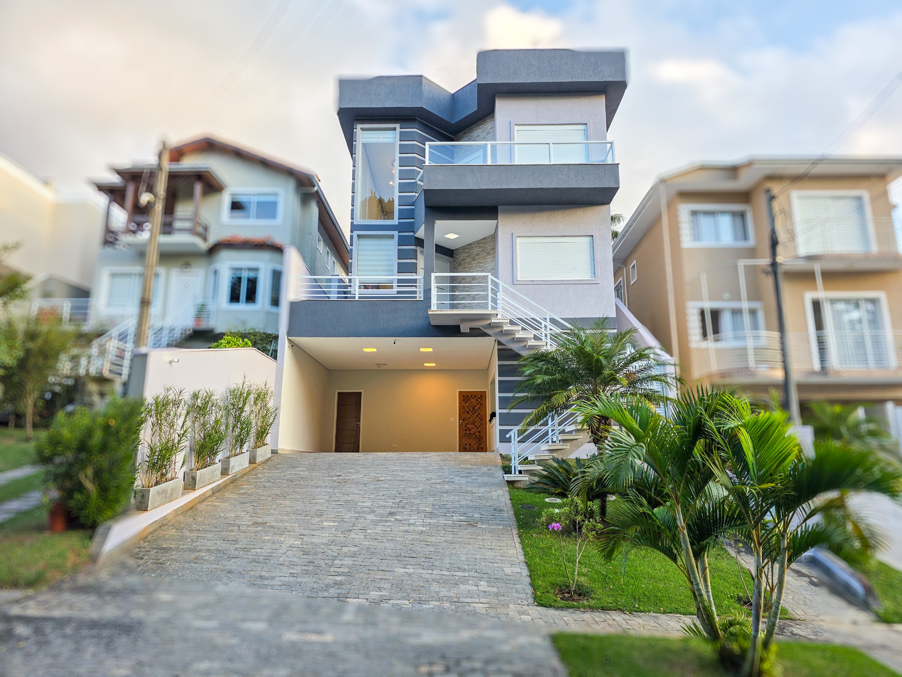 Casa com 4 dormitórios, 297 m²