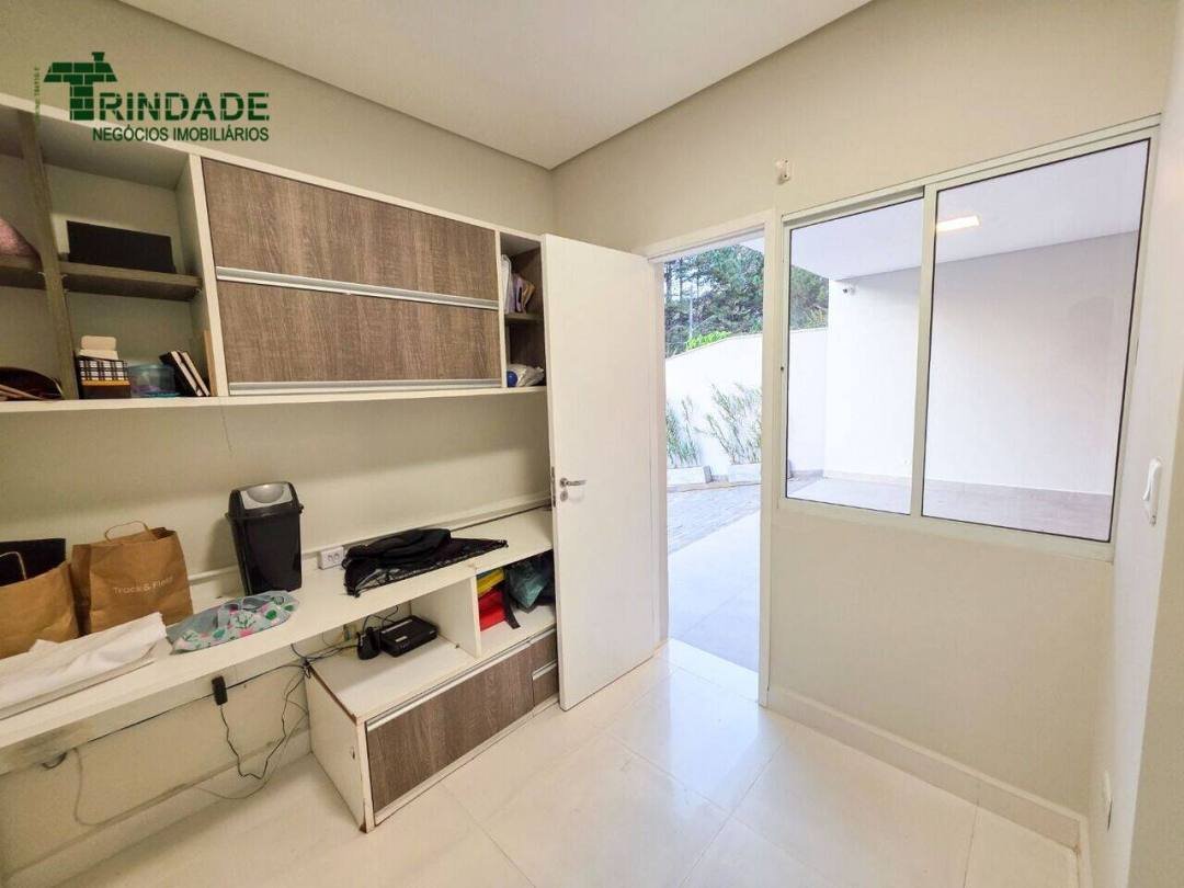 Casa com 4 dormitórios, 297 m², foto 8 de 68