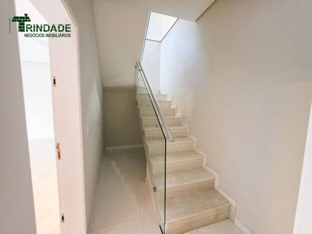 Casa com 4 dormitórios, 297 m², foto 15 de 68