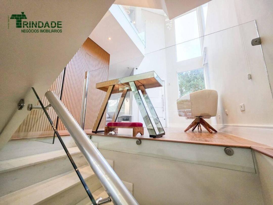 Casa com 4 dormitórios, 297 m², foto 16 de 68