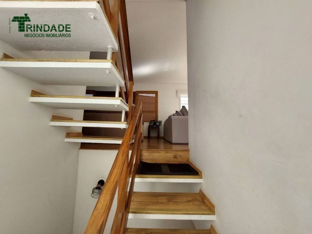 Casa com 4 dormitórios, 248 m², foto 2 de 60