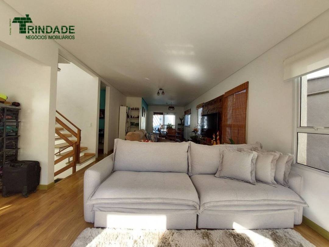 Casa com 4 dormitórios, 248 m², foto 3 de 60