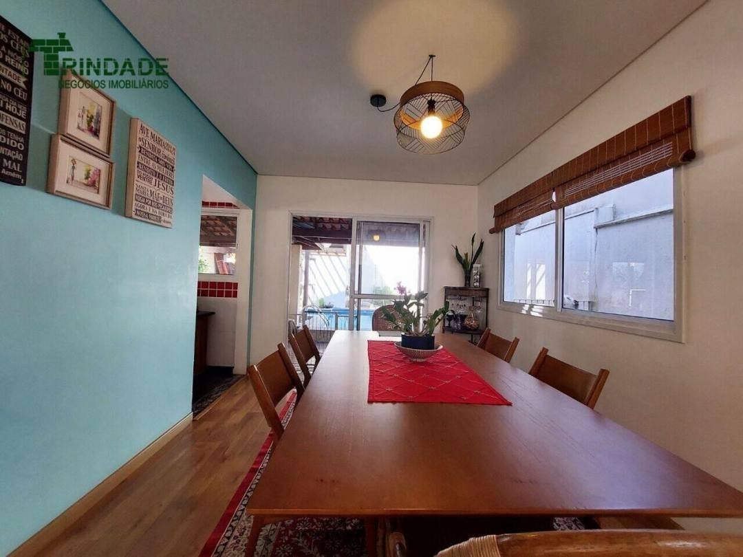 Casa com 4 dormitórios, 248 m², foto 10 de 60