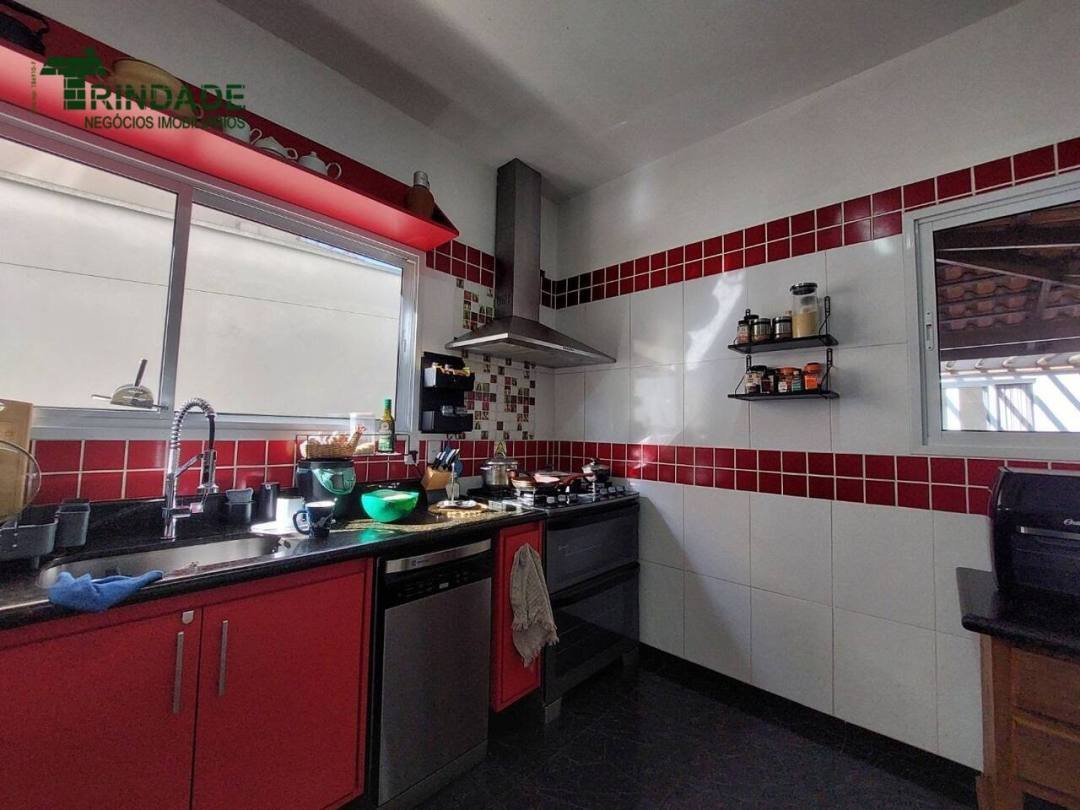 Casa com 4 dormitórios, 248 m², foto 14 de 60