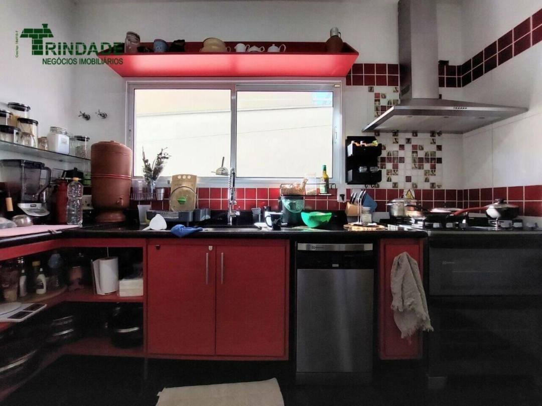 Casa com 4 dormitórios, 248 m², foto 15 de 60