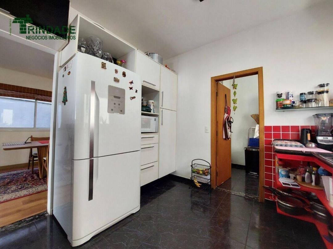 Casa com 4 dormitórios, 248 m², foto 18 de 60