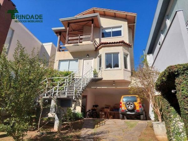 Casa com 4 dormitórios, 248 m²