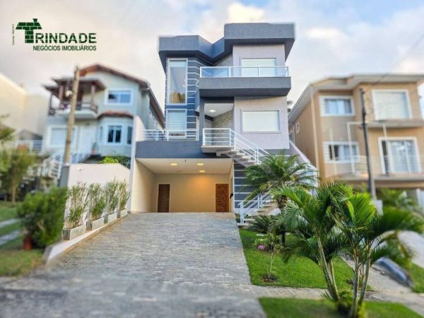Casa com 4 dormitórios, 297 m²